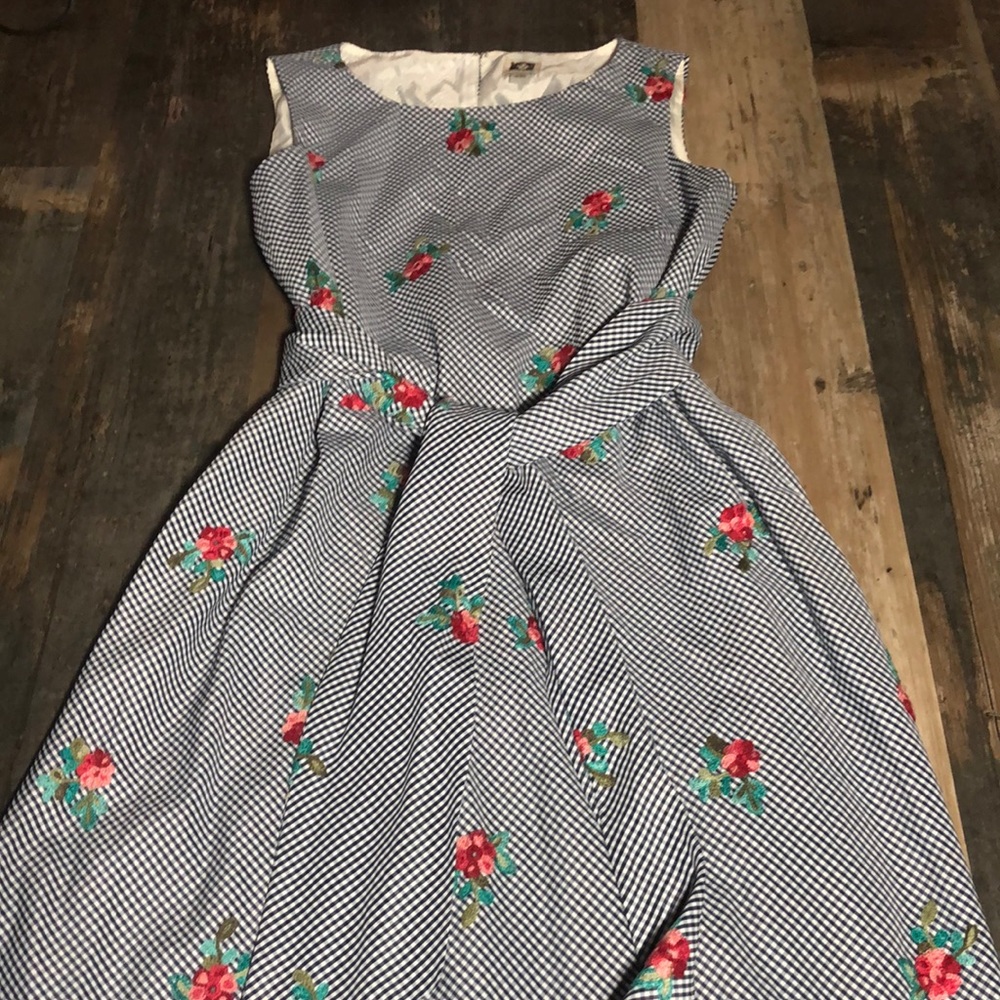 NWOT Anne Klein embroidered gingham dress